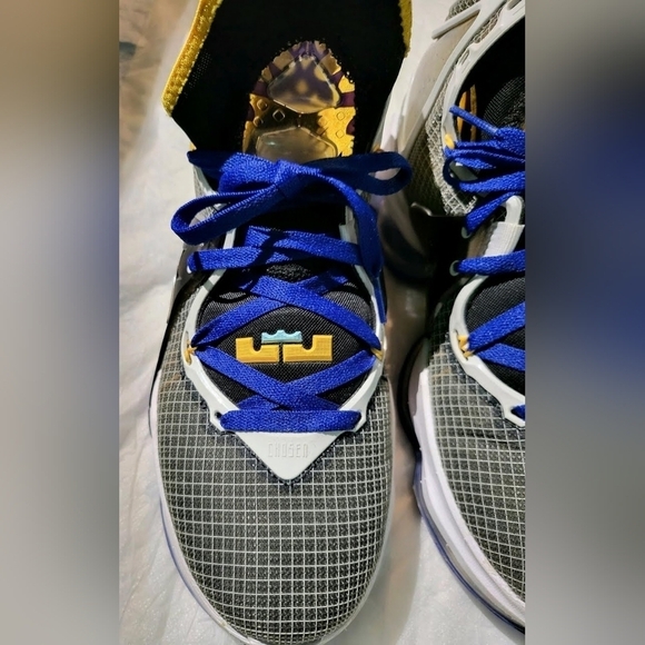 Nike LeBron 19 Hardwood Classic size 9.5 Mens - Picture 10 of 16